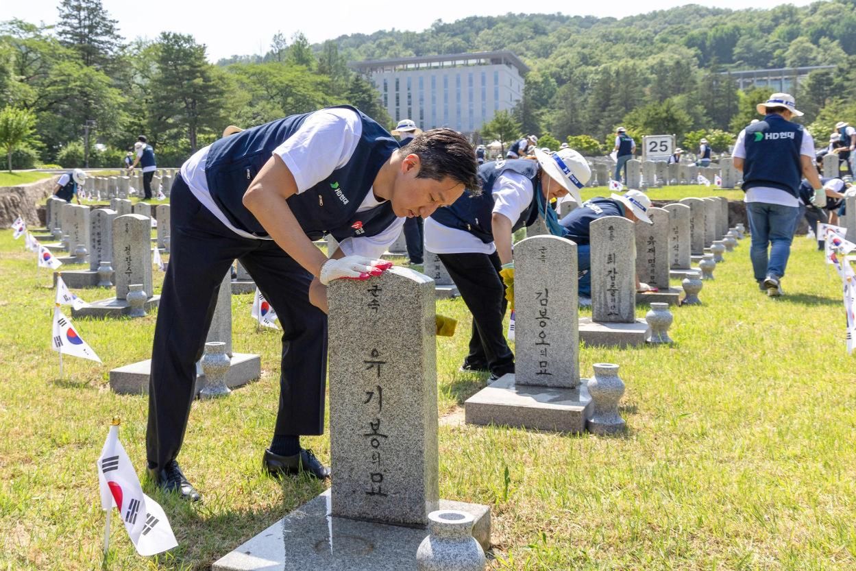 HD Hyundai chairman honors war heroes