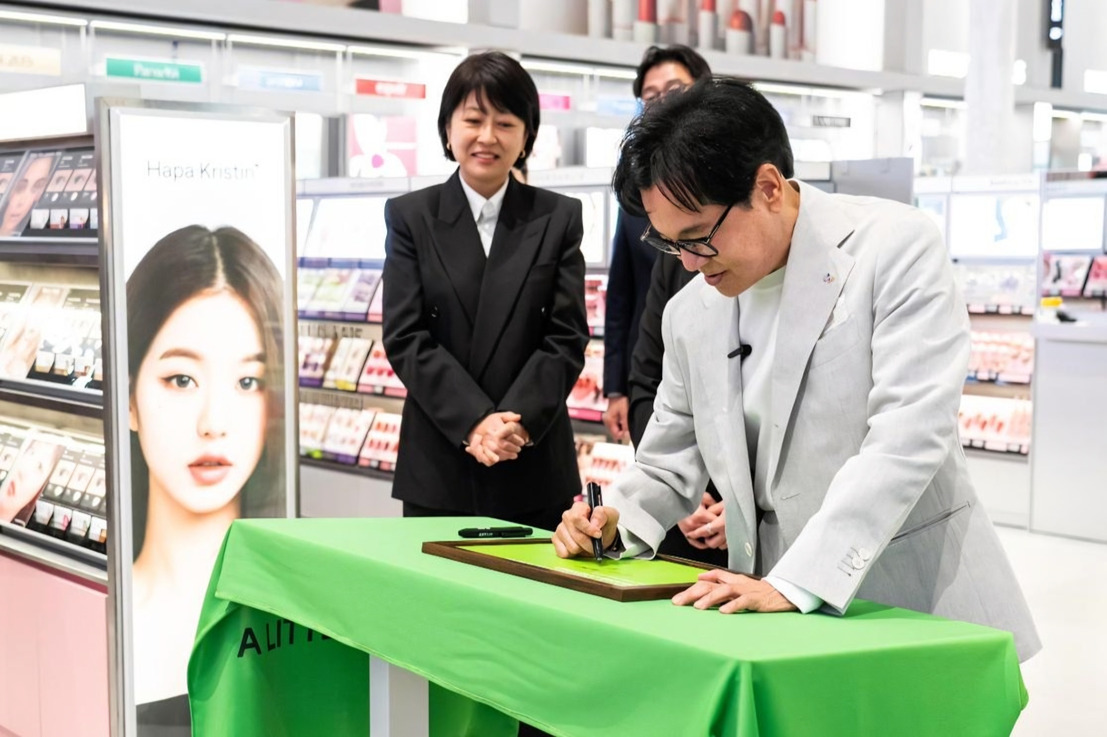 CJ chairman bolsters US presence with Olive Young, CheilJedang