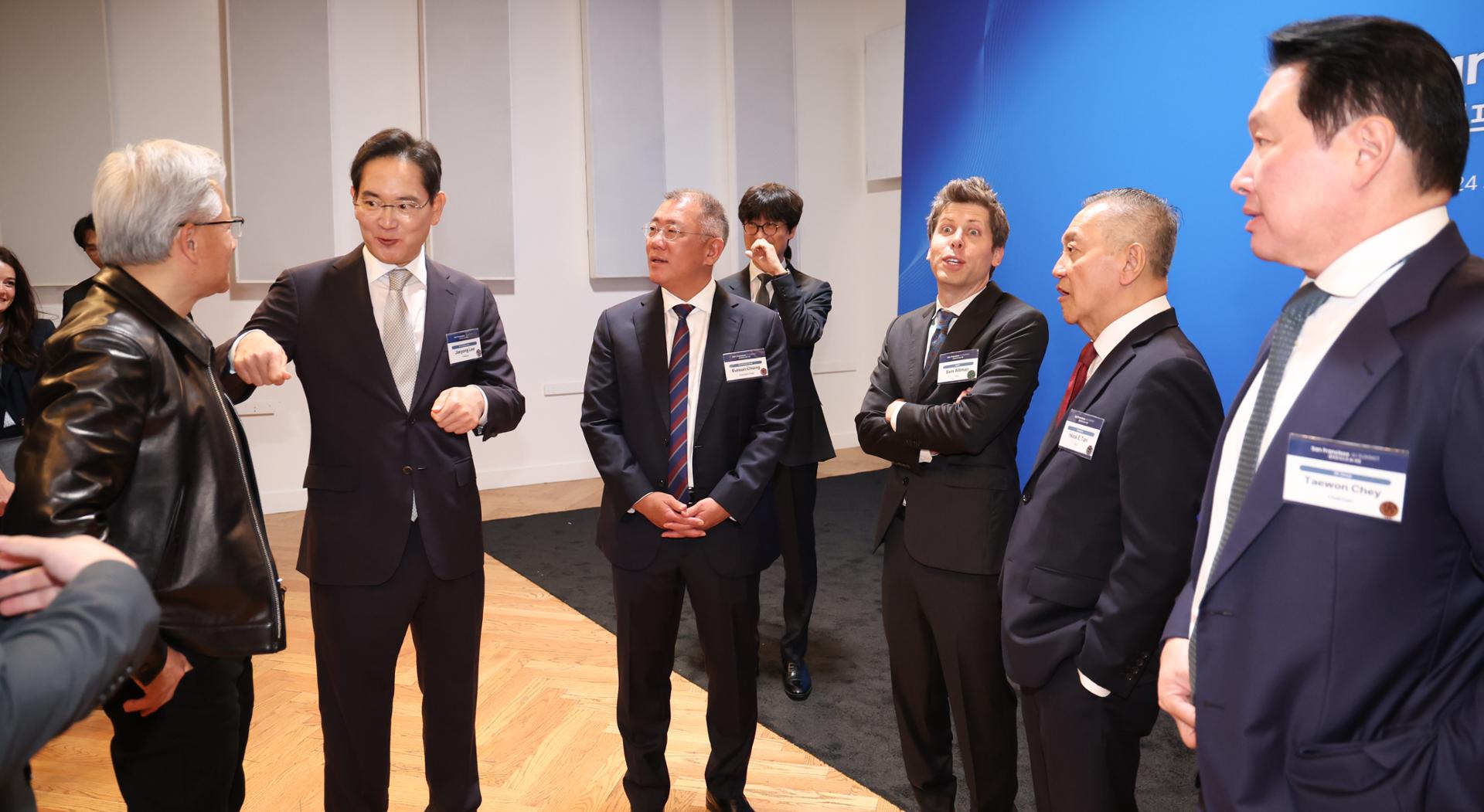 Samsung, SK chiefs to attend Google Camp in Italy: sources