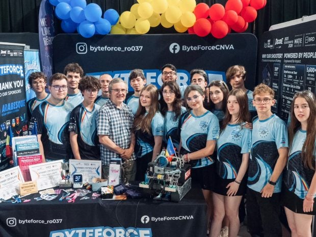 Povestea „Buldozerului” din Galați. Liceenii de la  ByteForce, campionii Europei la robotică, intră în lupta pentru Bucharest Twin Cup 2026: „Venim să câștigăm!”