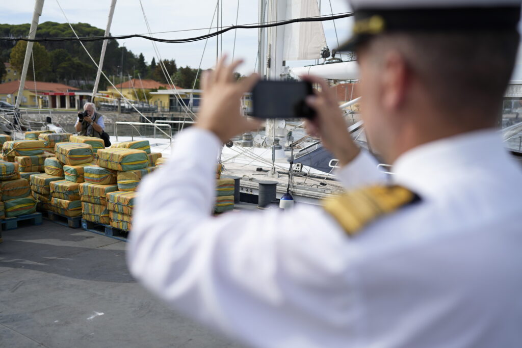 Captură record: poliția portugheză a confiscat 2,6 tone de cocaină în Oceanul Atlantic