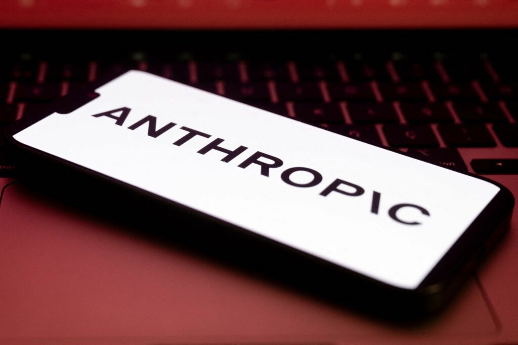 Hackerii lasă AI-ul să lucreze în locul lor. Avertismentul Anthropic