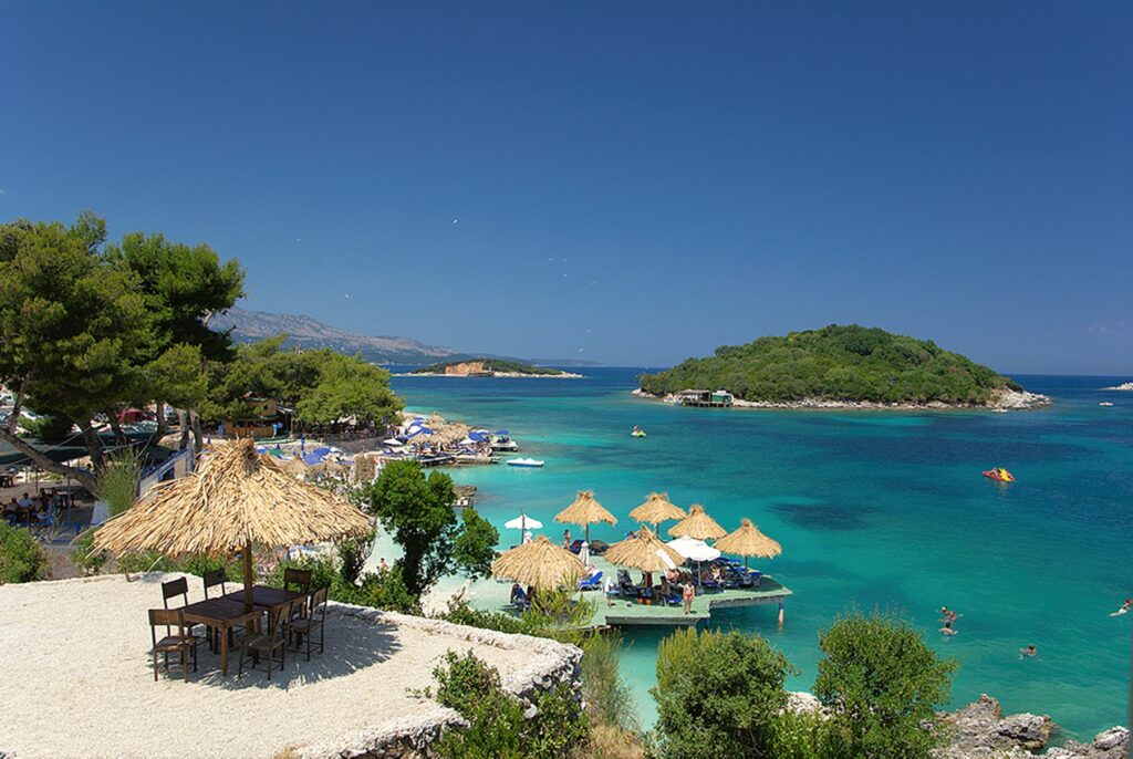 Plaje cu nisip alb și ape turcoaz. Destinația supranumită „Maldivele Europei” atrage tot mai mulți turiști